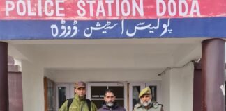 ڈوڈہ پولیسَن کٔر 19 ؤرۍ یَن تام گِرِفتٲری نِش بچَن وول اکھ فرار نفر گِرِفتار