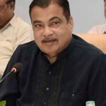 جان سامری یِم حٲدثَن منٛز مُتٲثِریٖنَن مَدد چھِ کران تِمَن مِلَن 25,000 رۄپیہِ انعام: نِتِن گڈکری